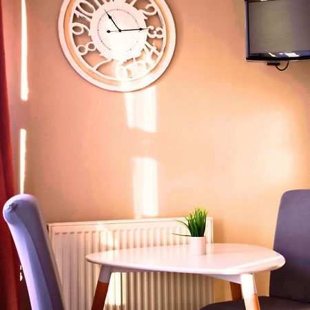 Studios & Appartements Confortables Au Centre De Bourbourg - Gare A Proximite מראה חיצוני תמונה